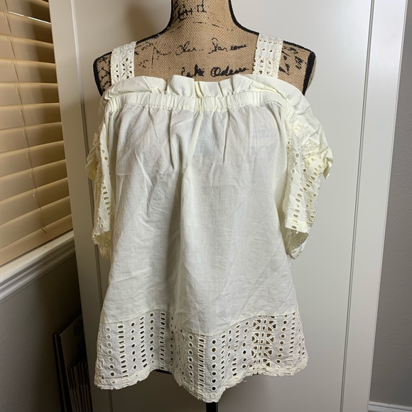 Vince Camuto Tops - NWOT Vince Camuto Eyelet Cold Shoulder Blouse